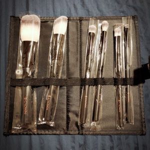 Makeup brushes